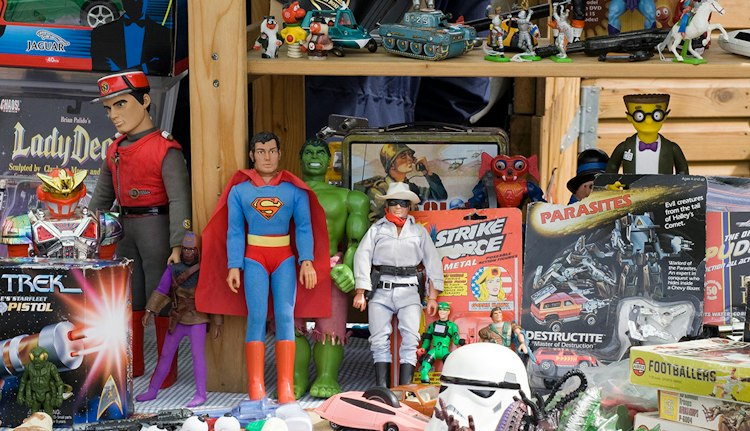 Vintage Toy Collection: Action Figures, Tanks, and Lunchbox